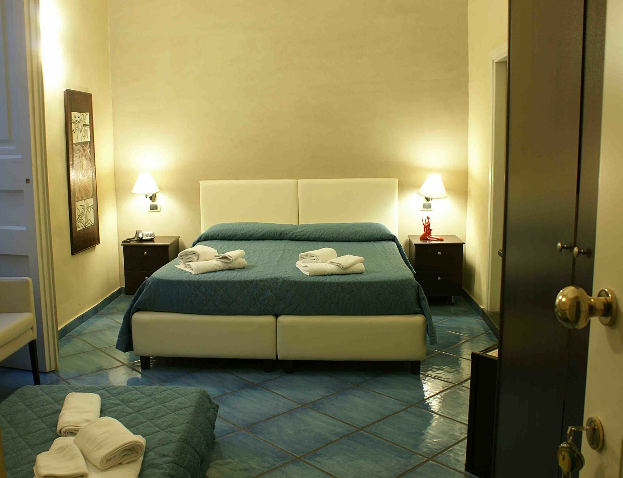 Napul'e 3* Naples